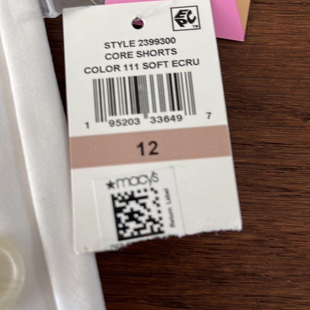Riley & Rae white shorts - Picture 6 of 6